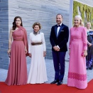 10. juni: Dronningen, Kronprinsparet og Kronprinsesse Mary av Danmark deltar på en offisiell middag for å markere åpningen av det nye Nasjonalmuseet. Foto: Sara Svanemyr. Det kongelige hoff.